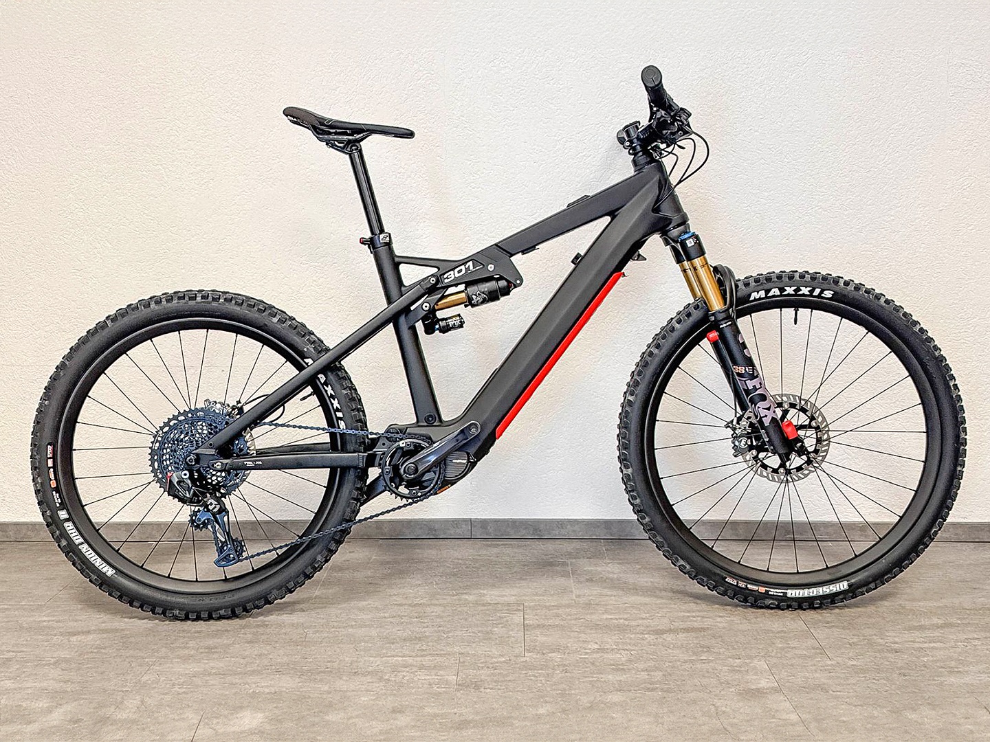 Elektro-Fahrräder / E-Fully Liteville 301-CE MK2 und E-Scooter Husqvarna Skutta